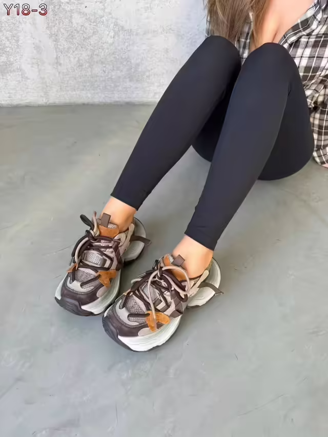 Женские кроссовки