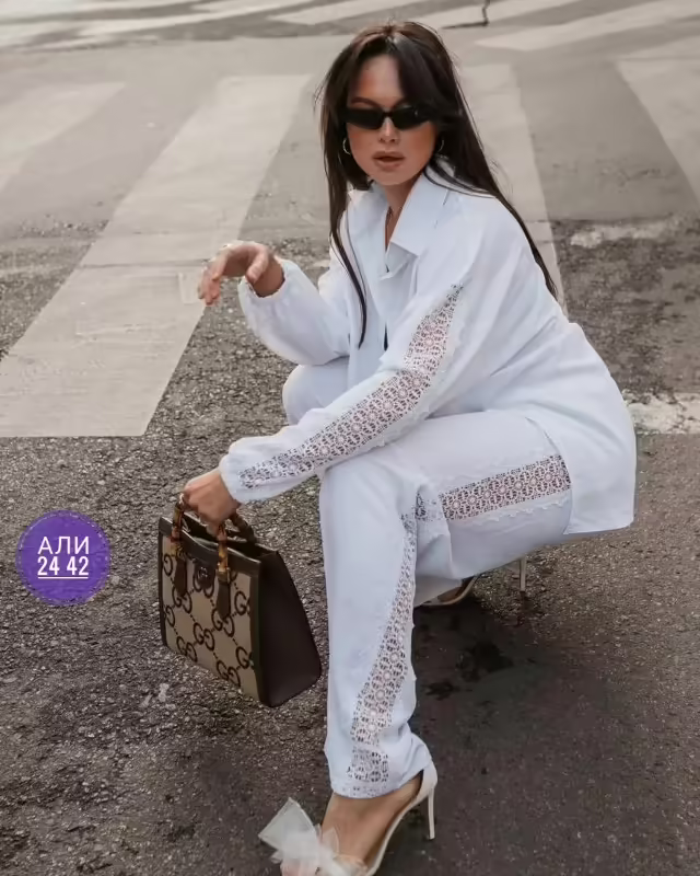 Универсальные женские костюмы