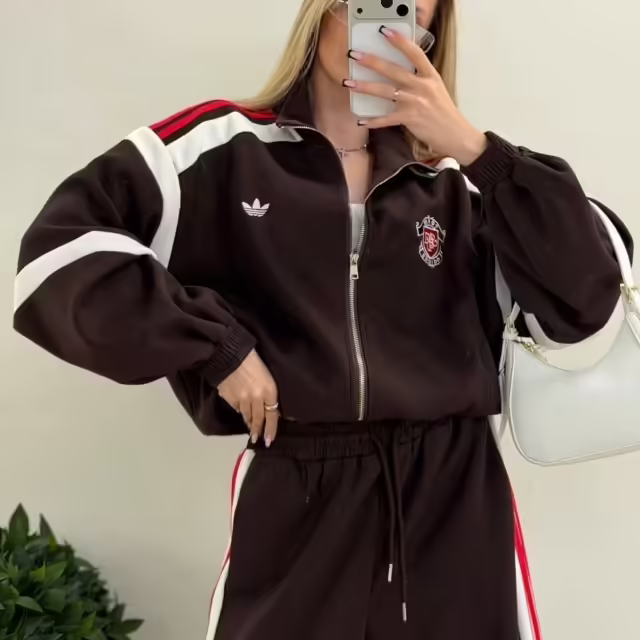 Спортивные женские костюмы. фото 3