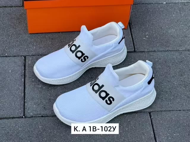 Женские кроссовки