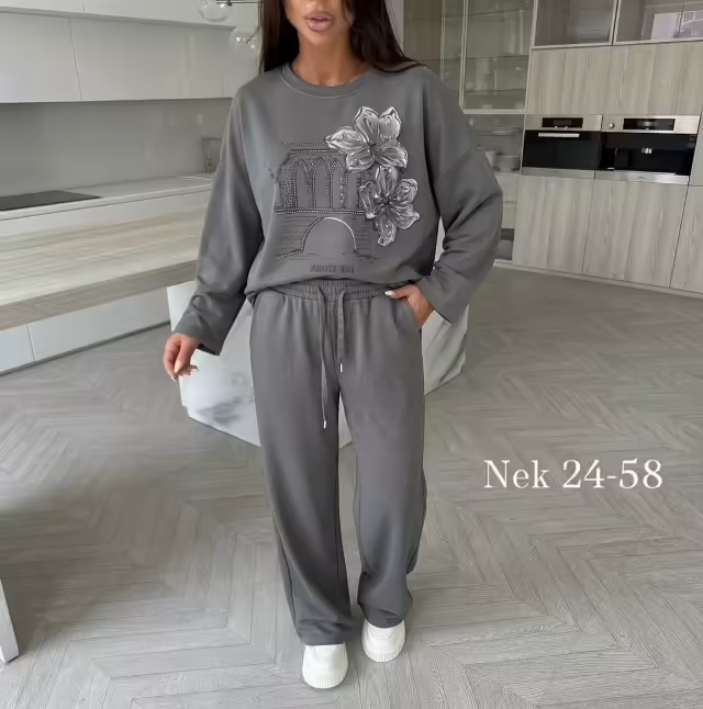 Женские костюмы. фото 3