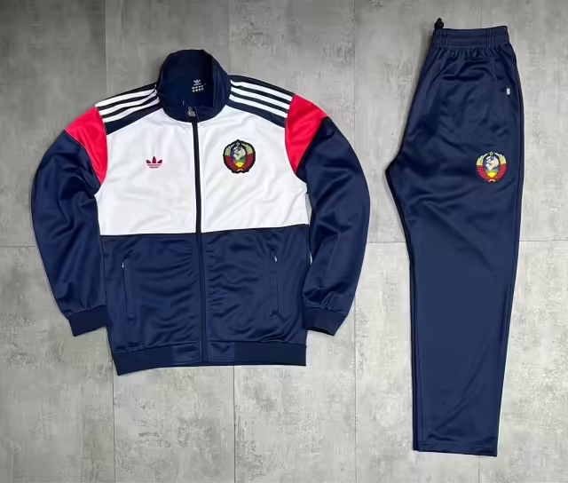 Спортивные женские костюмы