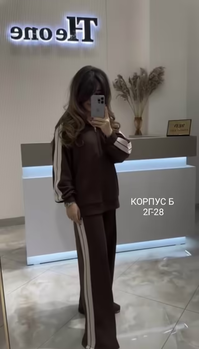 Современные классические стильные женские костюмы