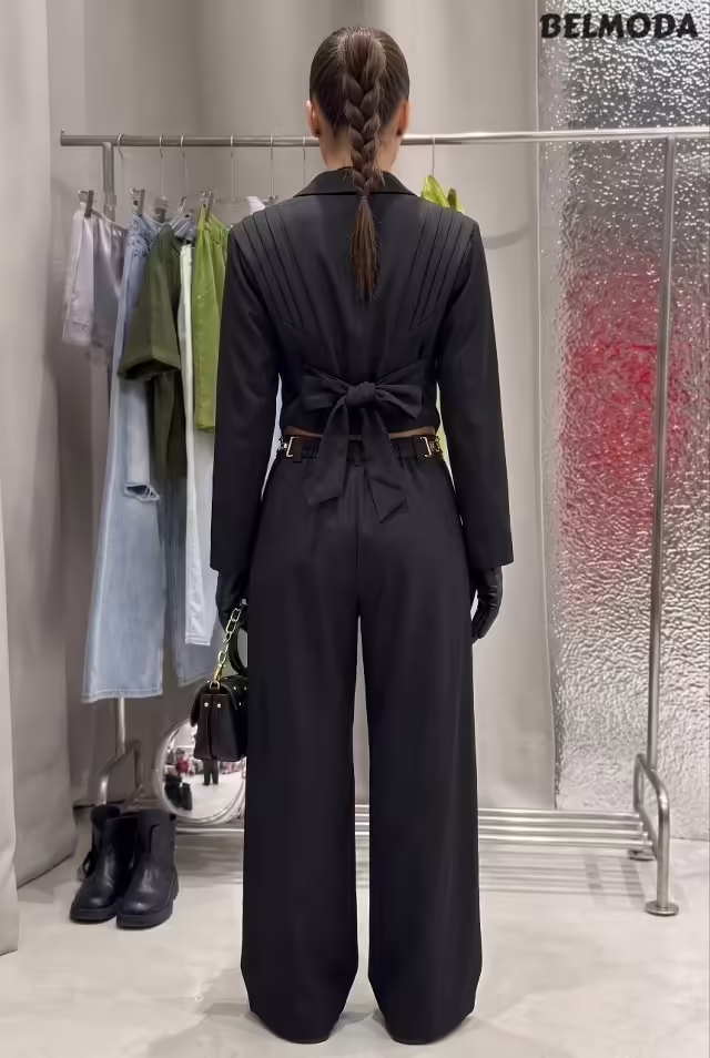 Классические свободные стильные женские костюмы. фото 2