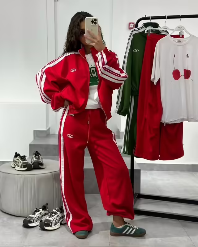 Спортивные женские костюмы