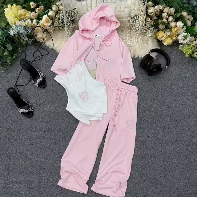 Женские костюмы тройки