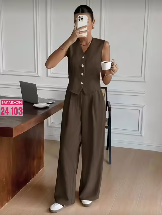 Стильные женские костюмы