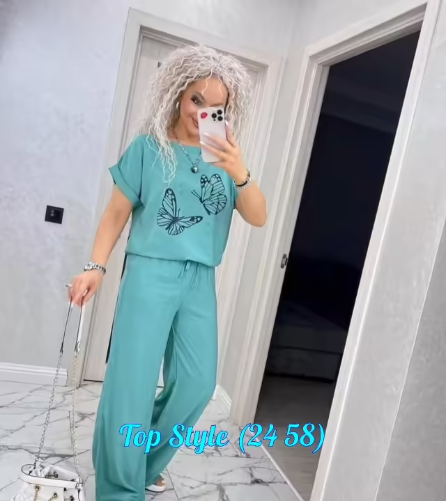Женские костюмы