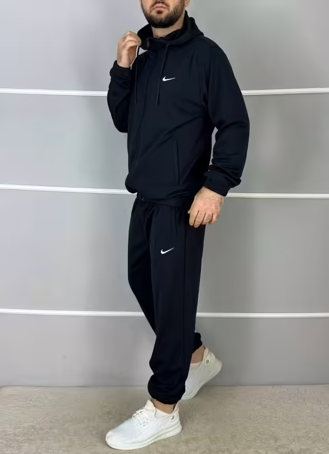 Тонкие спортивные мужские костюмы