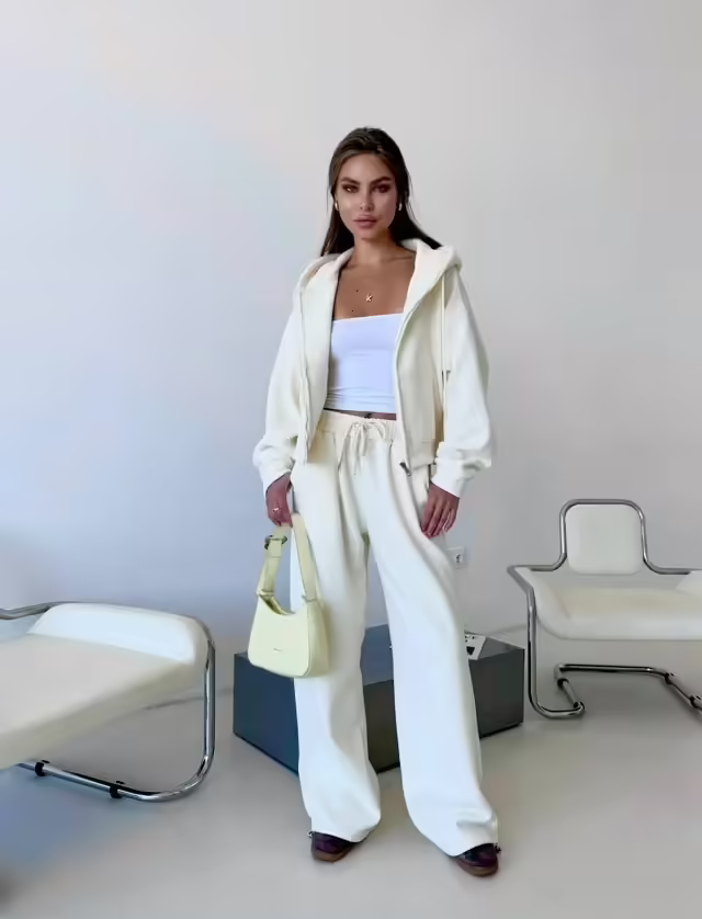 Однотонные женские костюмы