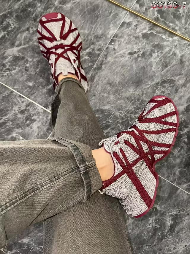Женские кроссовки