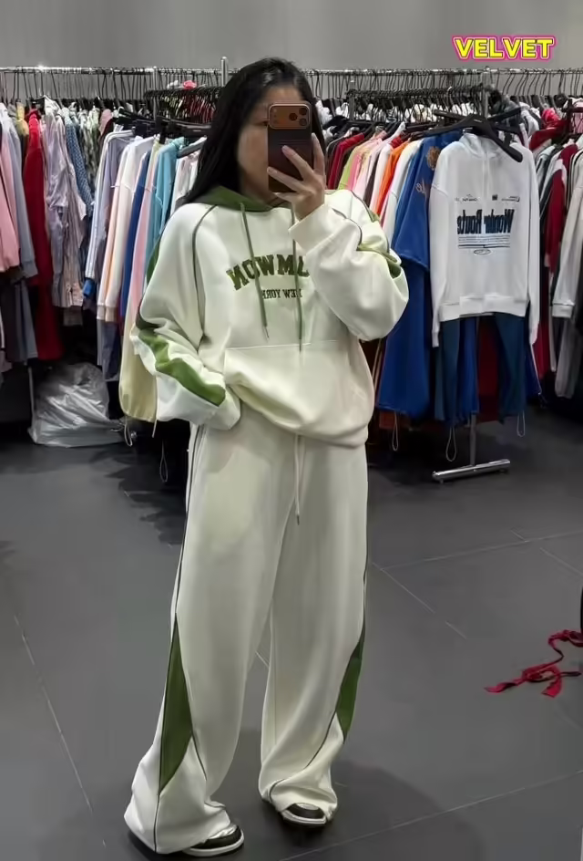 Яркие стильные женские худи