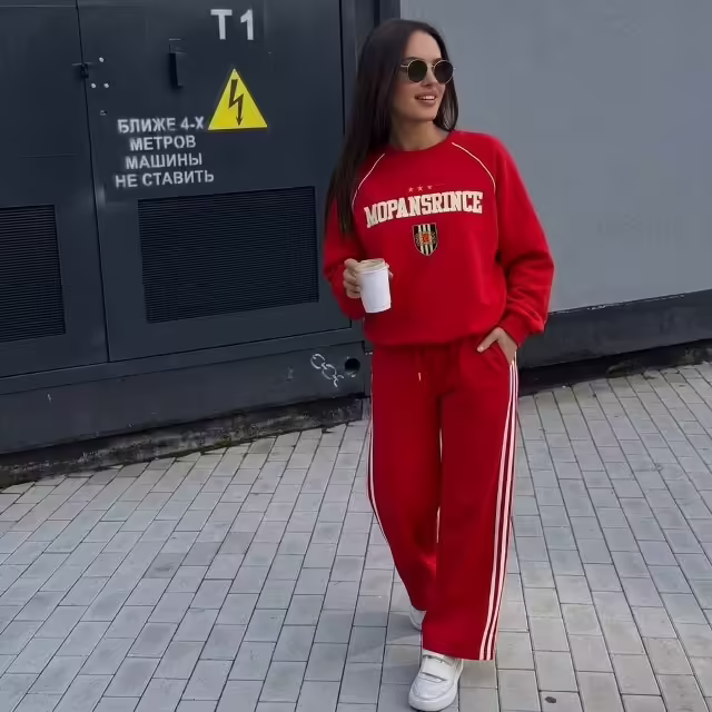 Спортивные женские костюмы