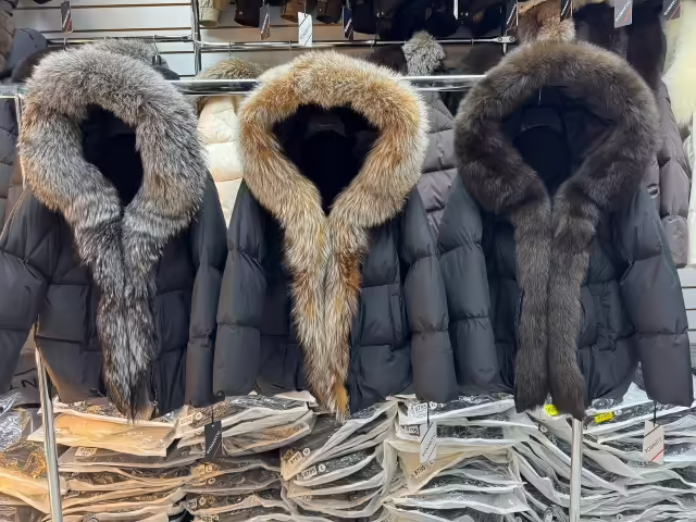 Натуральные женские куртки с мехом