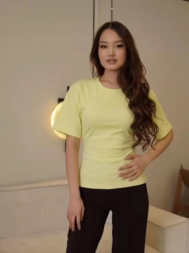 Трендовые женские футболки