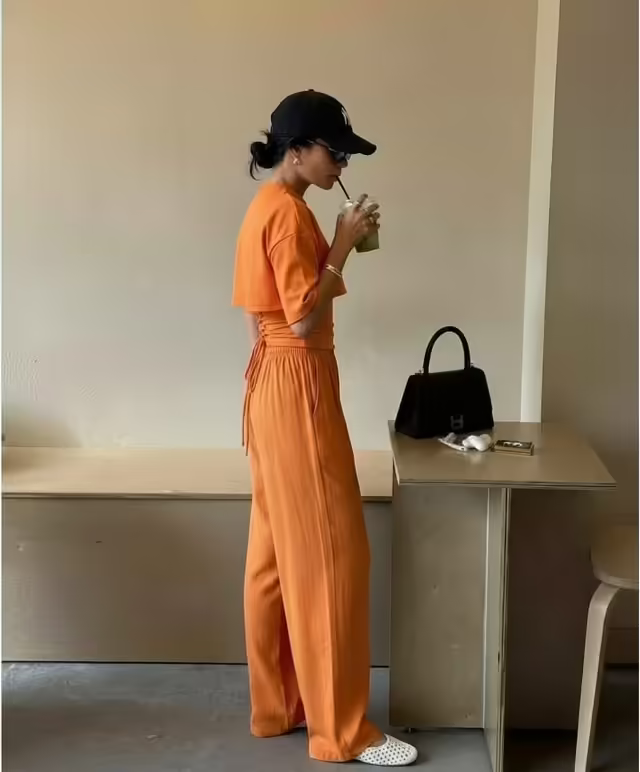 Стильные женские костюмы