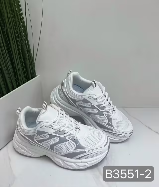 Женские кроссовки