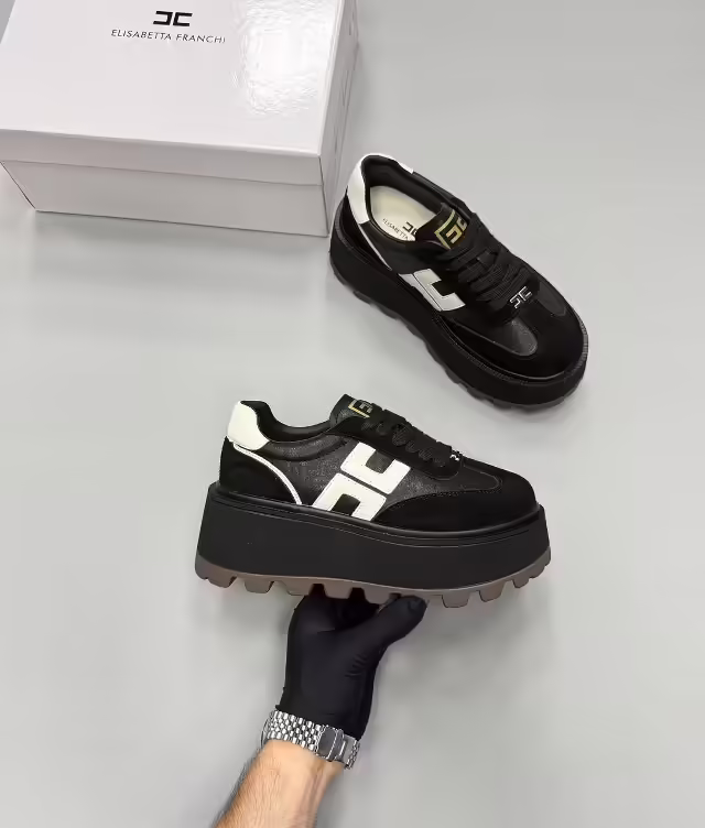 Женские кроссовки