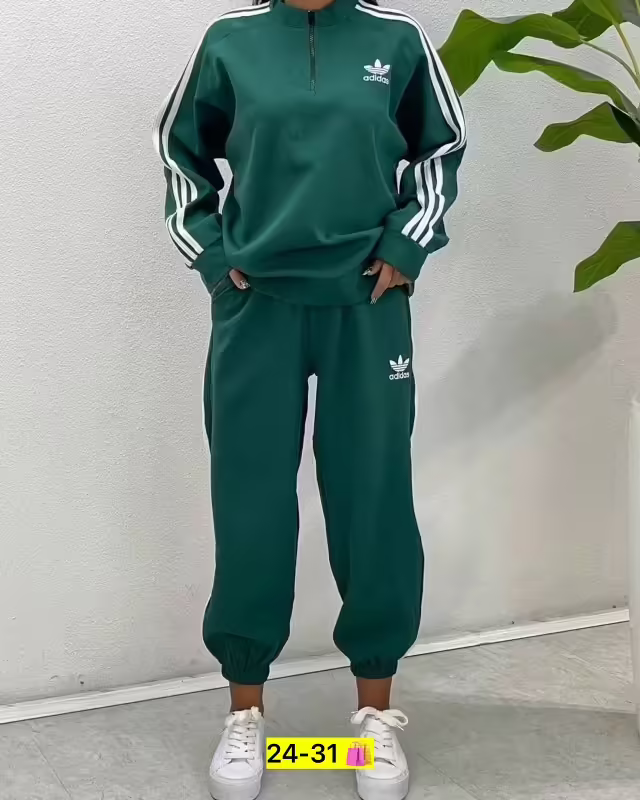 Спортивные женские костюмы