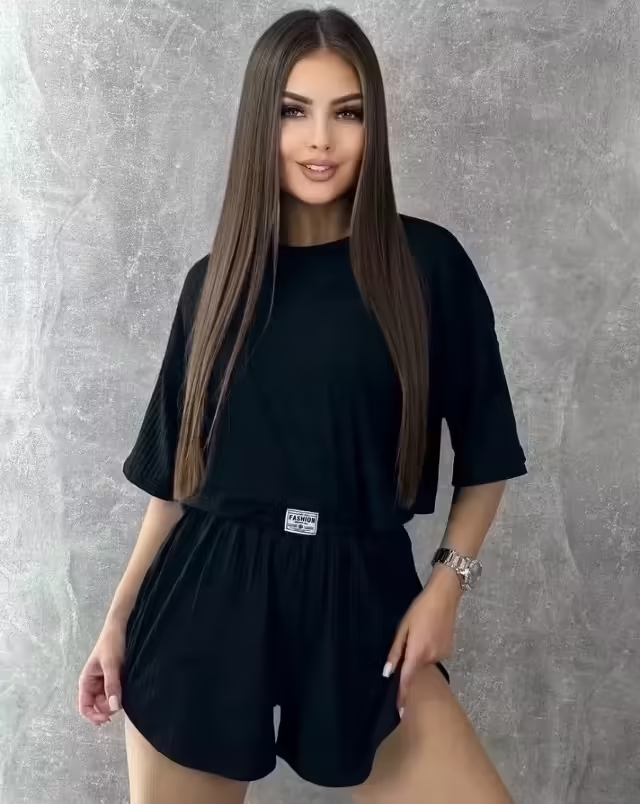 Однотонные элегантные женские костюмы двойки