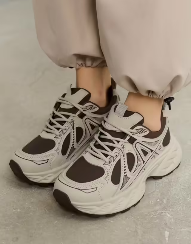 Женские кроссовки