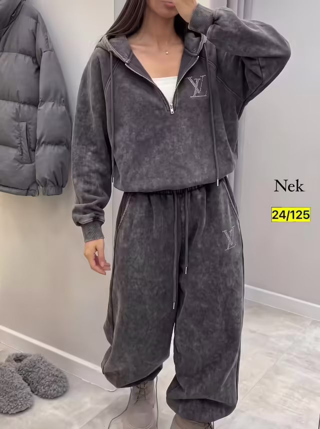 Женские костюмы