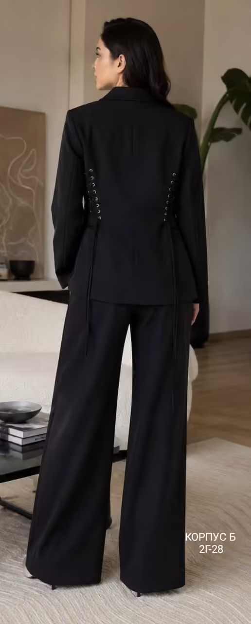 Нарядные роскошные женские костюмы. фото 3