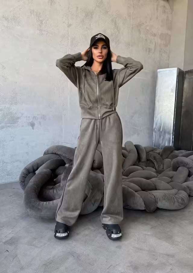 Спортивные женские костюмы. фото 2