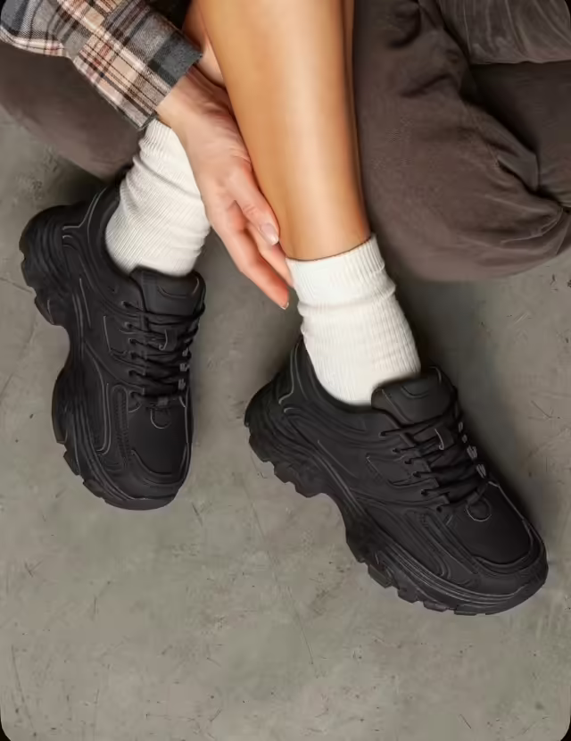 Женские кроссовки