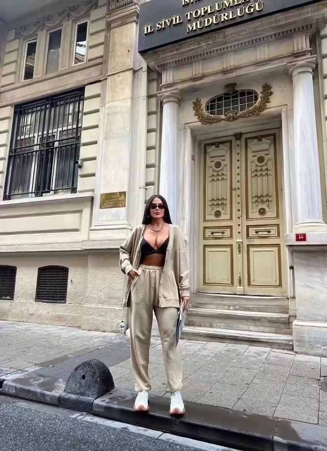 Спортивные женские костюмы