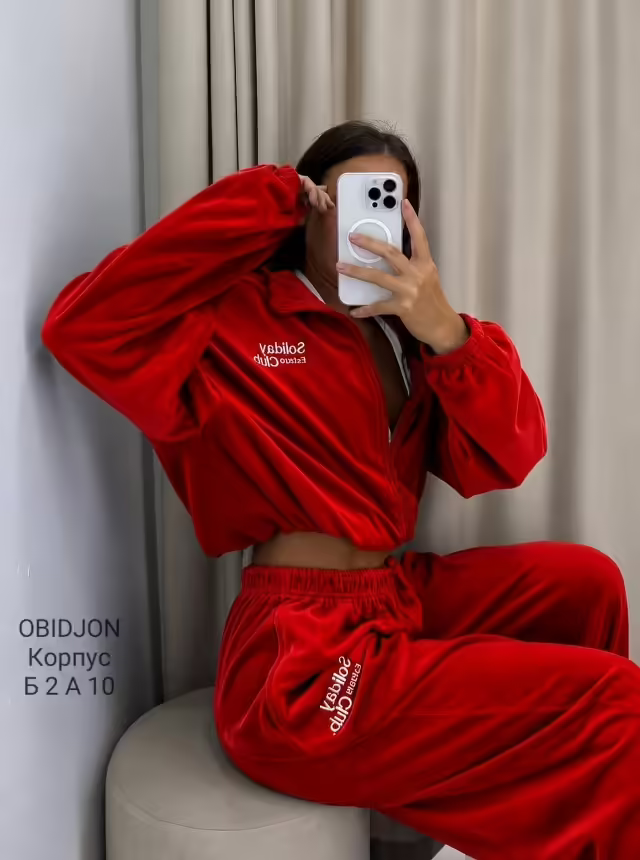 Спортивные нежнейшие женские костюмы