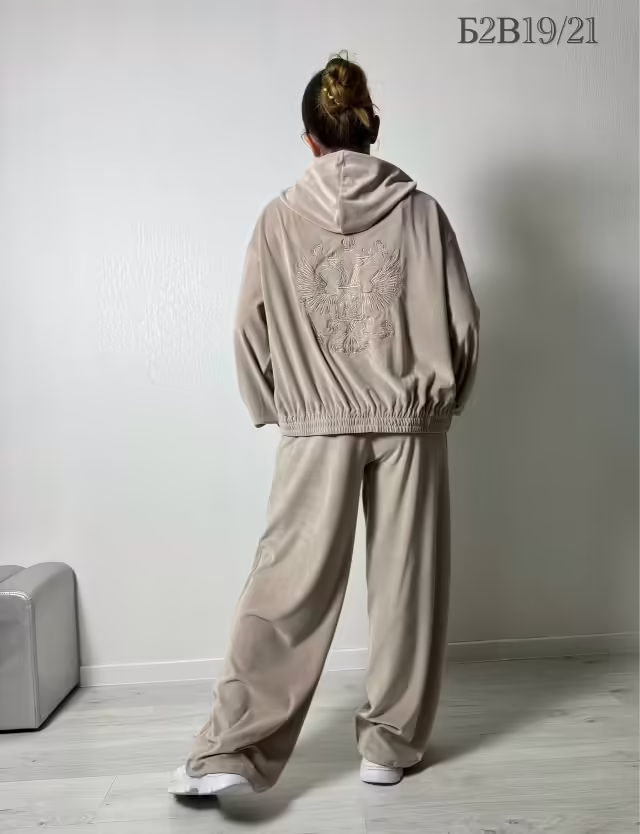 Спортивные женские костюмы
