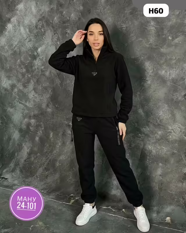 Спортивные женские костюмы