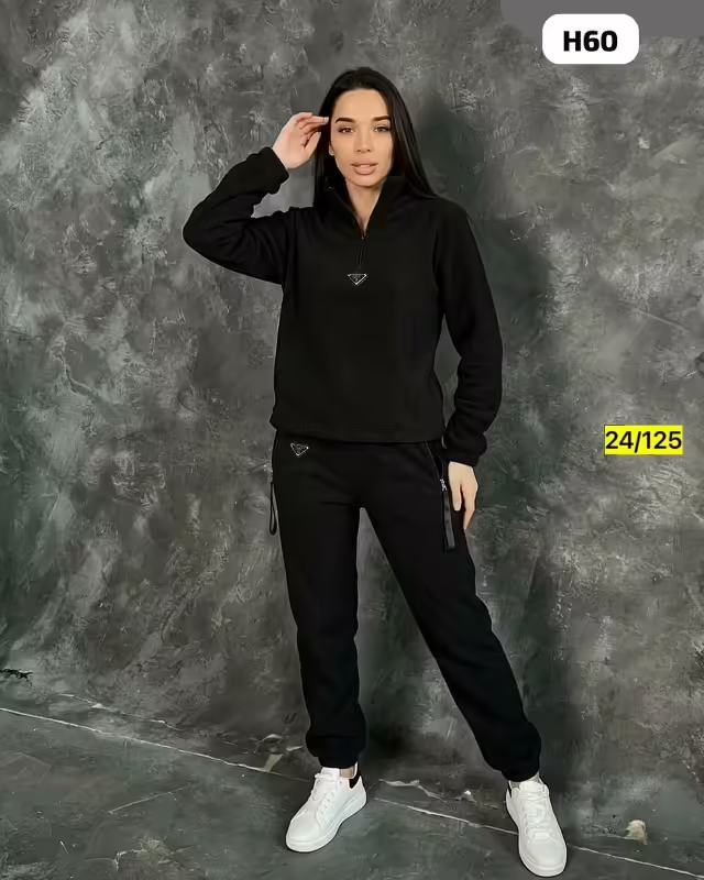 Спортивные женские костюмы