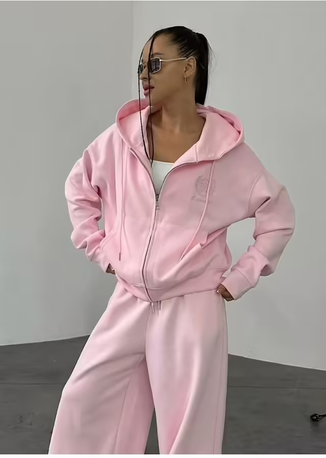 Спортивные женские костюмы