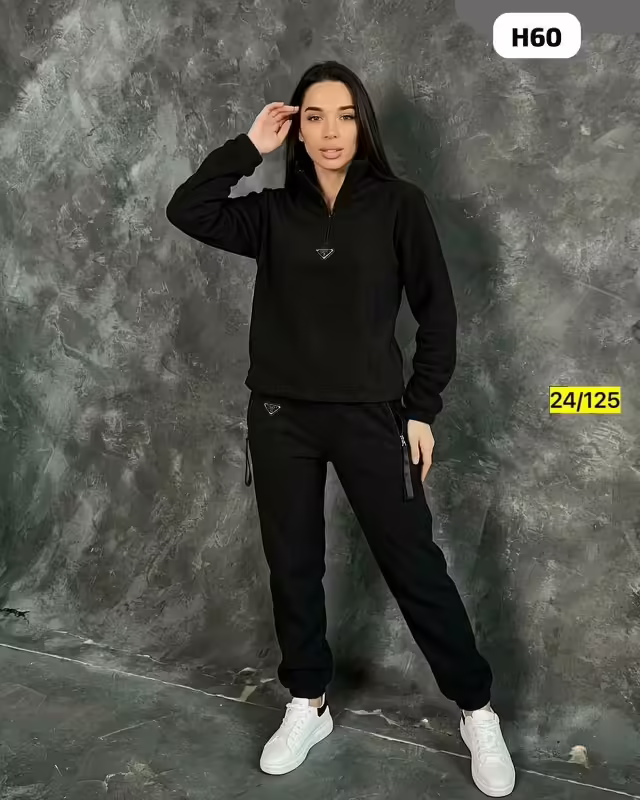 Спортивные женские костюмы
