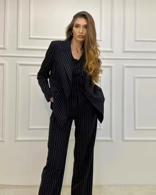 Трендовые женские костюмы тройки