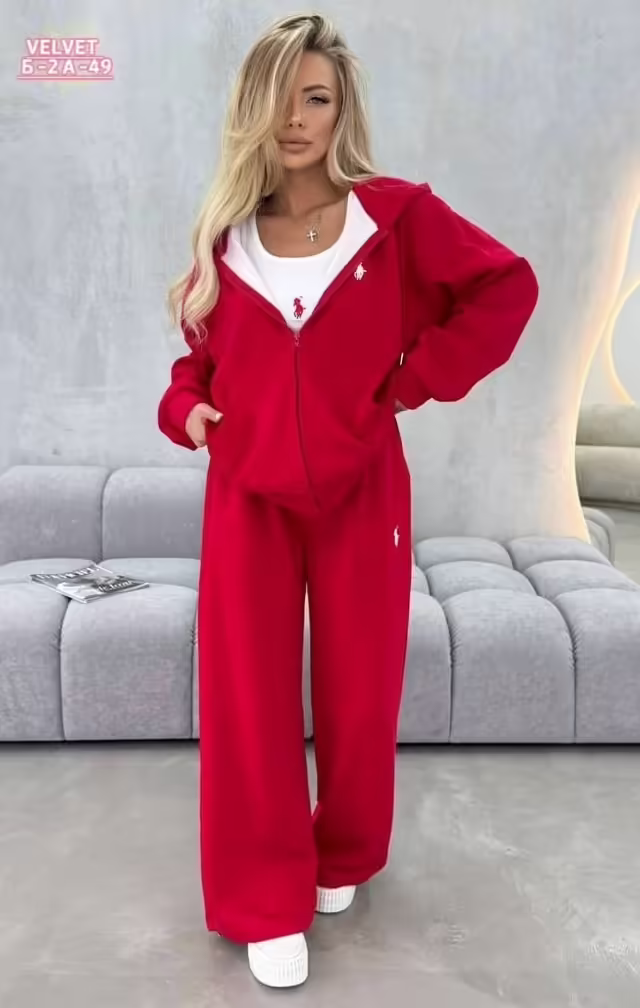 Спортивные женские костюмы