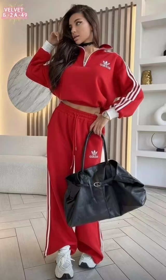 Спортивные женские костюмы