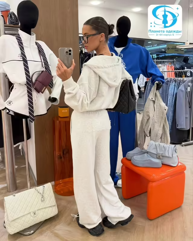 Стильные женские костюмы