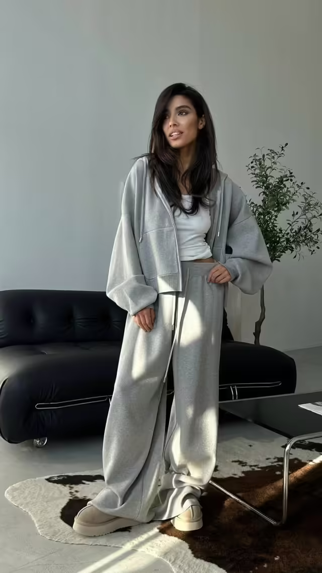 Вязаные крутые женские костюмы с капюшоном