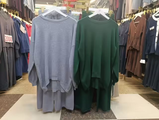 Повседневные женские костюмы