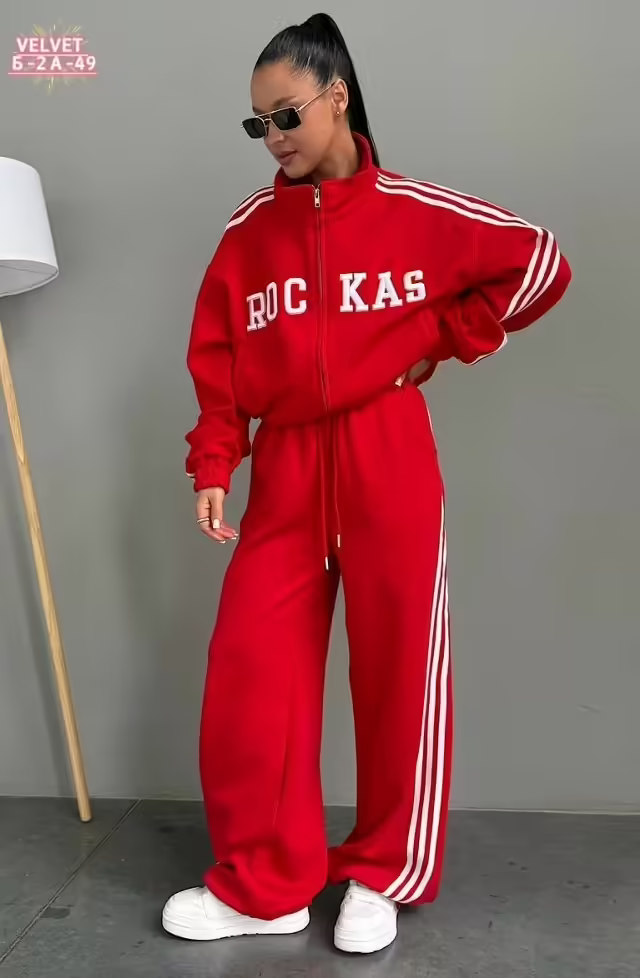 Яркие стильные женские костюмы. фото 2