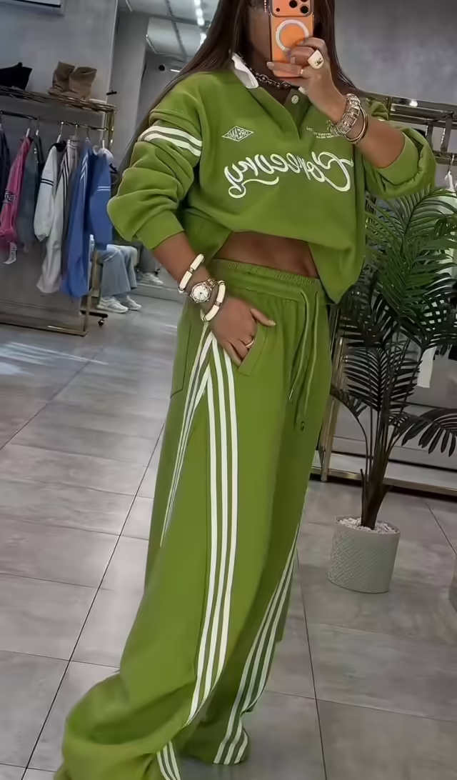 Спортивные стильные женские костюмы. фото 3