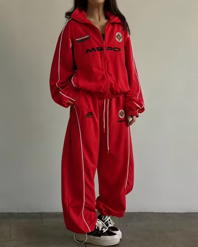 Спортивные женские костюмы