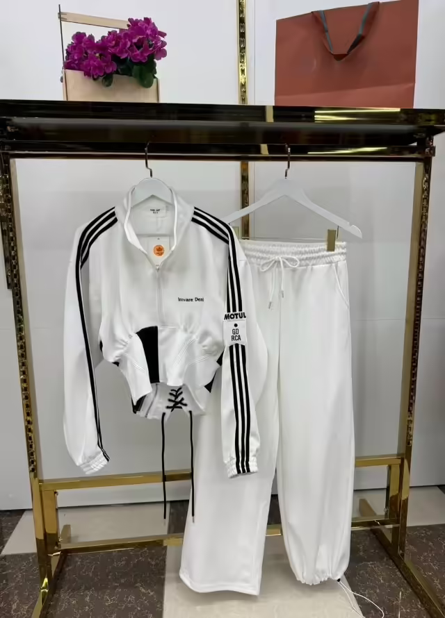 Спортивные роскошные удобные женские костюмы с поясом на молнии