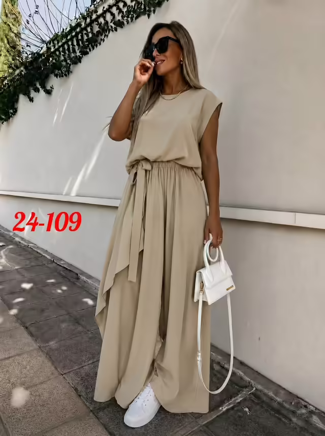 Женские костюмы