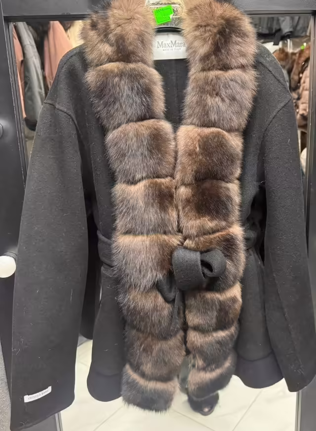 Осенние красивые женские пальто с натуральным мехом. фото 2