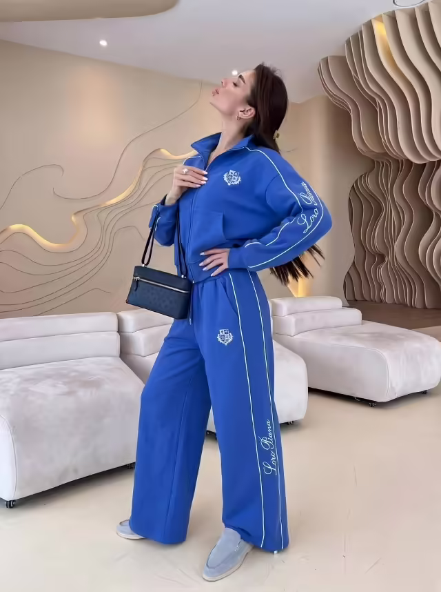 Спортивные женские костюмы