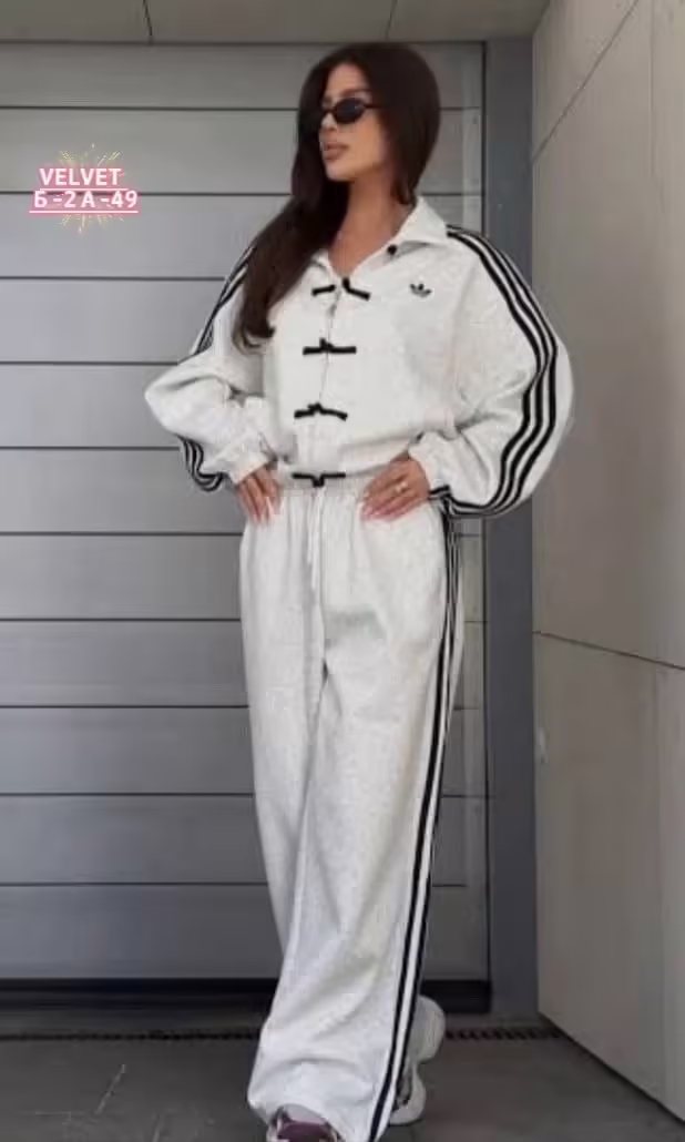 Спортивные женские костюмы